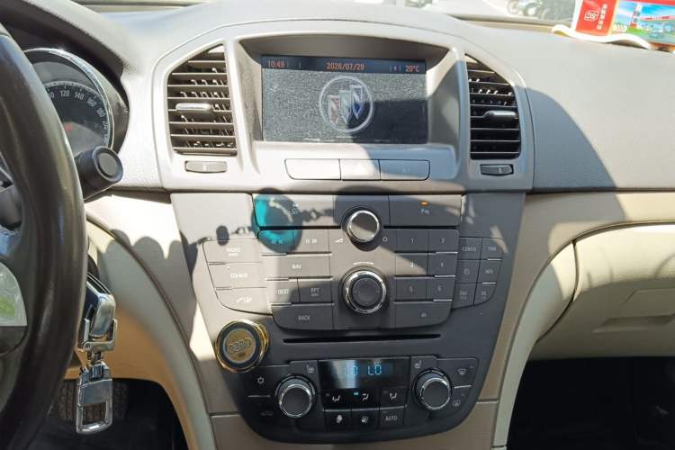 Used Buick Regal 2011 2.4L SIDI Elite Edition Audio And AC Panel