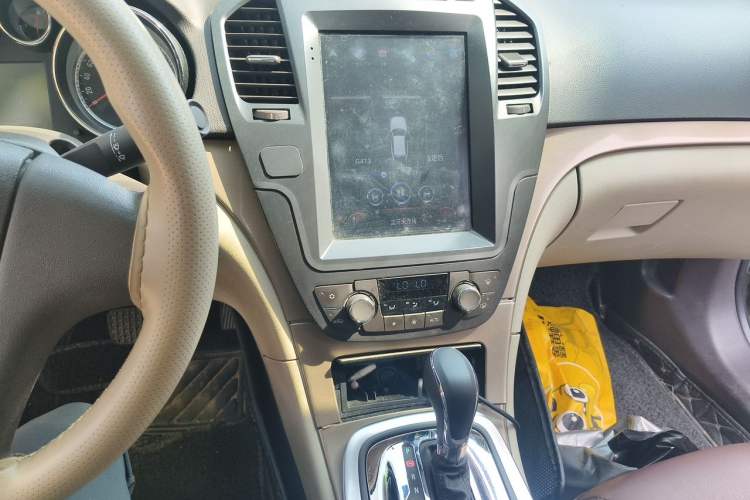 Used Buick Regal 2011 2.0L Comfort Edition Audio And AC Panel
