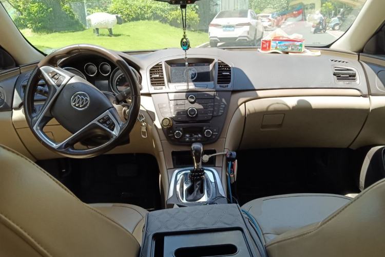 Used Buick Regal 2011 2.4L SIDI Elite Edition Center Console