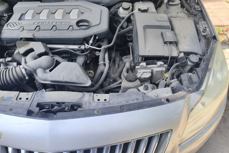 Used Buick Regal 2011 2.0L Comfort Edition Engine Bay Left