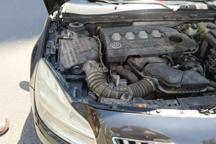 Used Buick Regal 2011 2.4L SIDI Elite Edition Engine Bay Right
