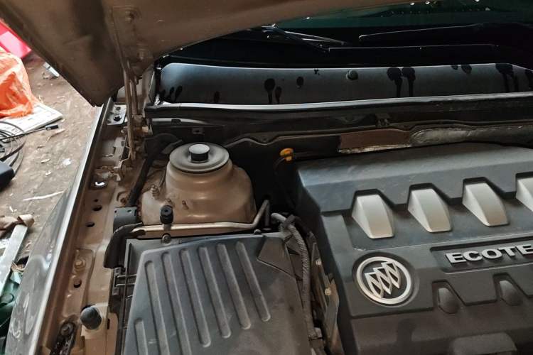 Used Buick Regal 2011 2.4L SIDI Flagship Edition Engine Bay Right
