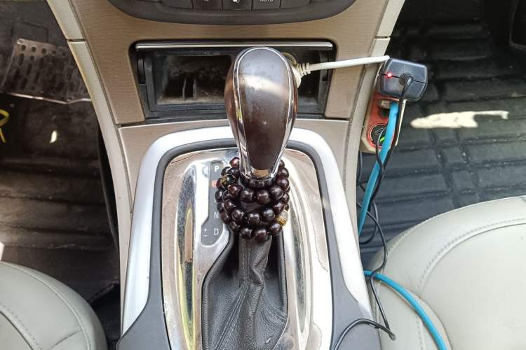 Used Buick Regal 2011 2.4L SIDI Elite Edition Gear Lever