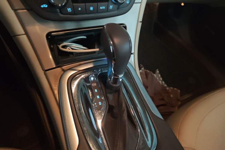 Used Buick Regal 2011 2.4L SIDI Flagship Edition Gear Lever