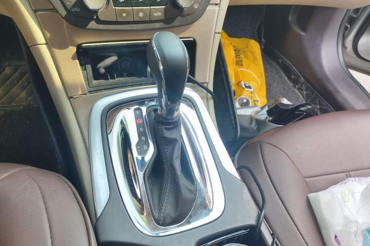 Used Buick Regal 2011 2.0L Comfort Edition Gear Lever