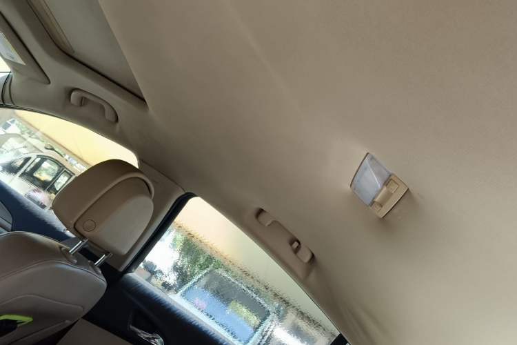 Used Buick Regal 2011 2.4L SIDI Elite Edition Headliner