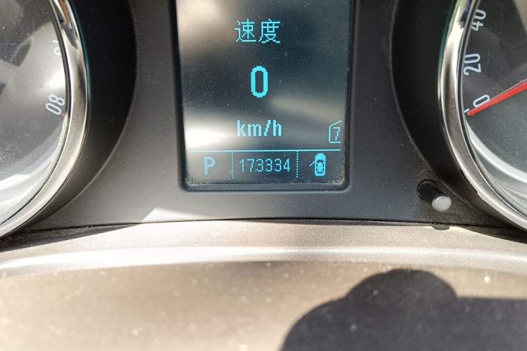 Used Buick Regal 2011 2.4L SIDI Elite Edition Odometer Close Up