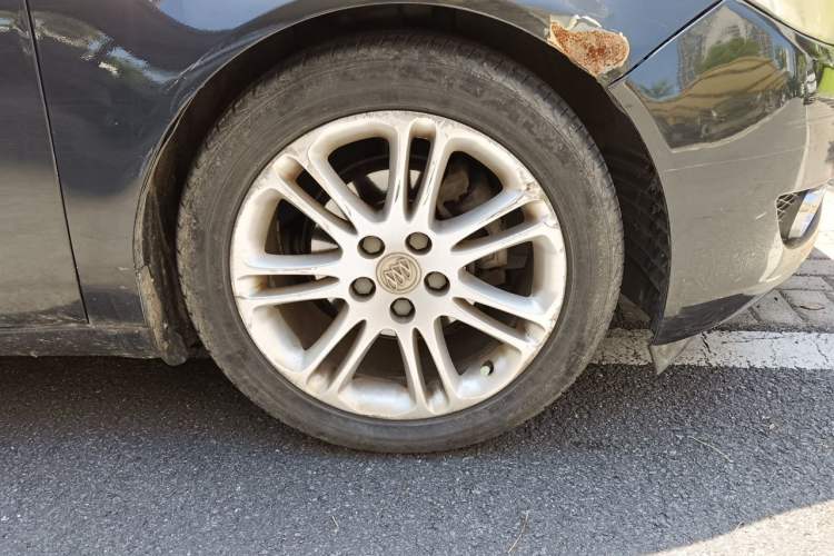Used Buick Regal 2011 2.4L SIDI Elite Edition Right Front Wheel Hub