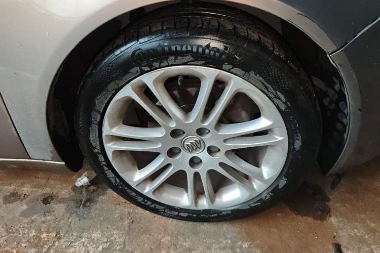 Used Buick Regal 2011 2.4L SIDI Flagship Edition Right Front Wheel Hub