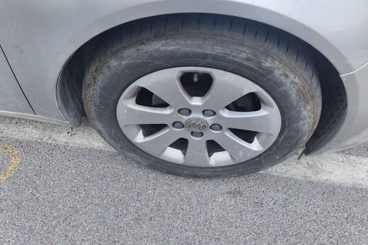 Used Buick Regal 2011 2.0L Comfort Edition Right Front Wheel Hub