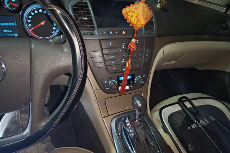 Used Buick Regal 2011 2.0L Comfort Edition Audio And AC Panel