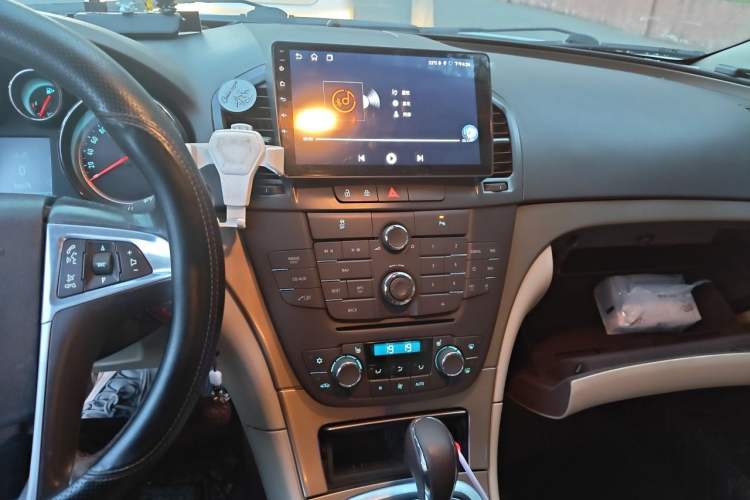 Used Buick Regal 2011 2.4L SIDI Elite Edition Audio And AC Panel