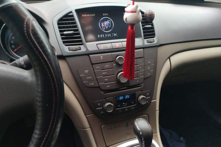Used Buick Regal 2011 2.0L Comfort Edition Audio And AC Panel