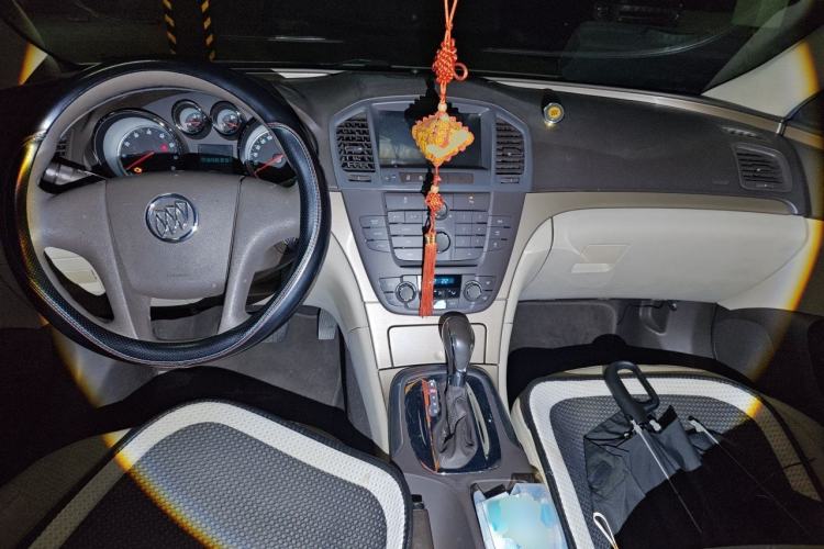 Used Buick Regal 2011 2.0L Comfort Edition Center Console