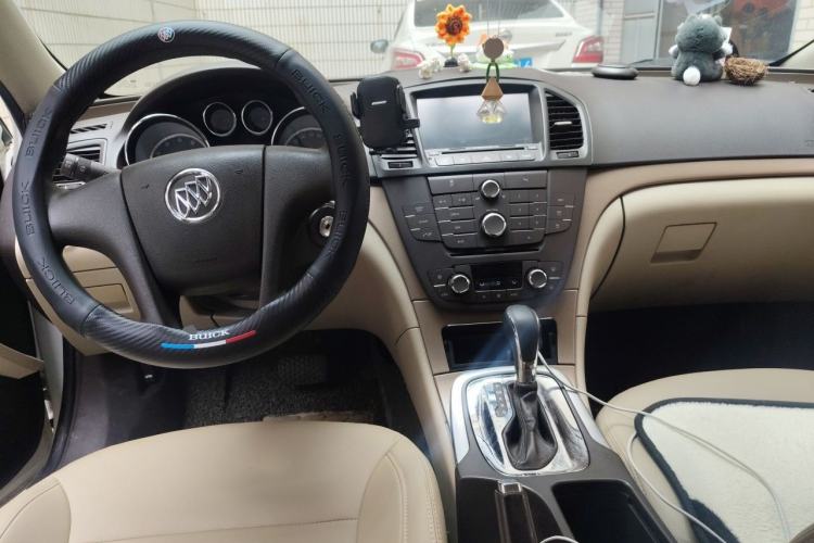 Used Buick Regal 2011 2.0L Comfort Edition Center Console