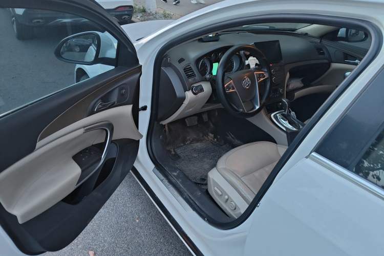 Used Buick Regal 2011 2.4L SIDI Elite Edition Driver Seat