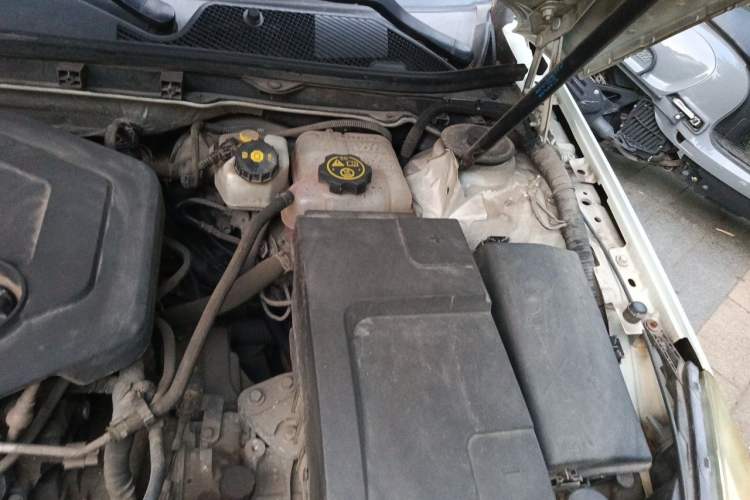 Used Buick Regal 2011 2.0L Comfort Edition Engine Bay Left