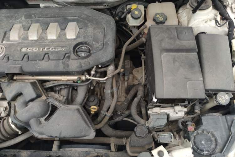 Used Buick Regal 2011 2.0L Comfort Edition Engine Bay Left