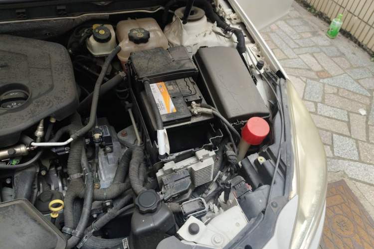 Used Buick Regal 2011 2.0L Comfort Edition Engine Bay Left