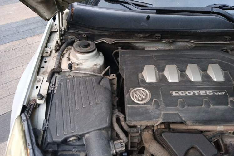 Used Buick Regal 2011 2.0L Comfort Edition Engine Bay Right