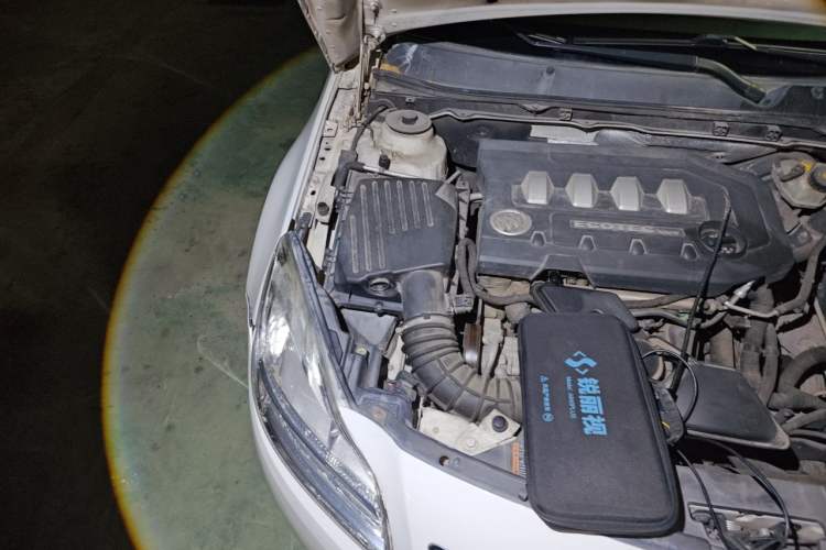 Used Buick Regal 2011 2.0L Comfort Edition Engine Bay Right
