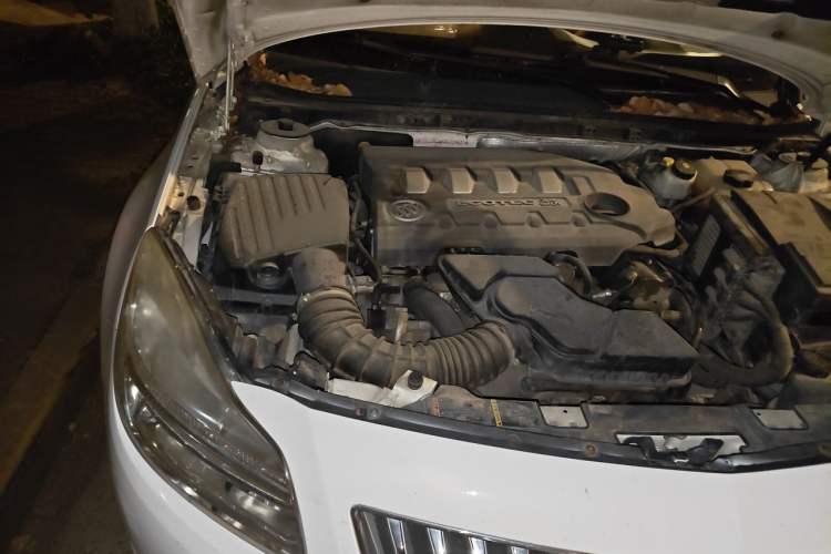 Used Buick Regal 2011 2.4L SIDI Elite Edition Engine Bay Right