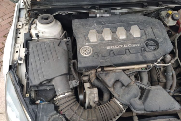Used Buick Regal 2011 2.0L Comfort Edition Engine Bay Right