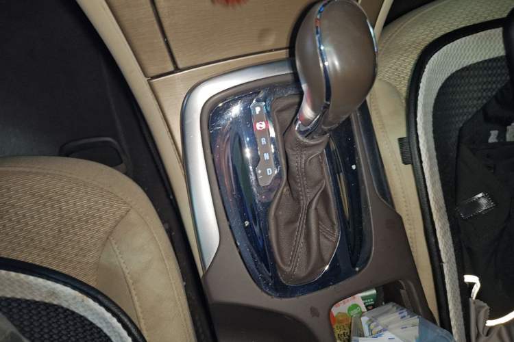 Used Buick Regal 2011 2.0L Comfort Edition Gear Lever