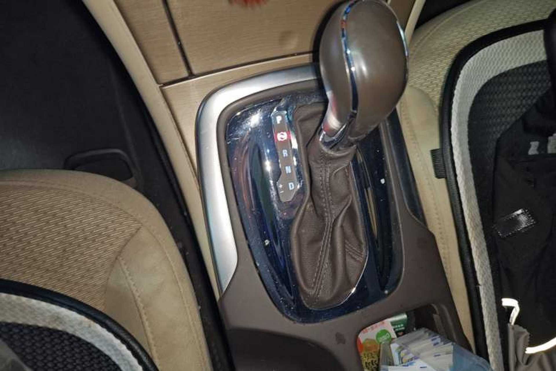 Used Buick Regal 2011 2.0L Comfort Edition Gear Lever