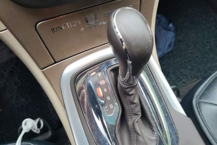 Used Buick Regal 2011 2.0L Comfort Edition Gear Lever