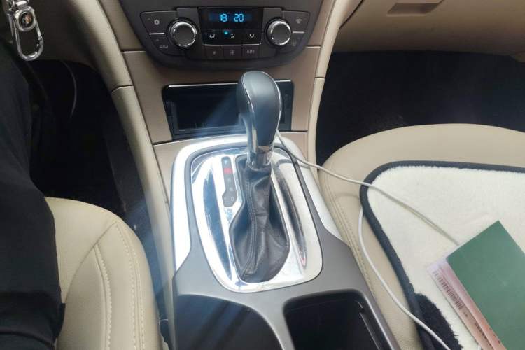 Used Buick Regal 2011 2.0L Comfort Edition Gear Lever