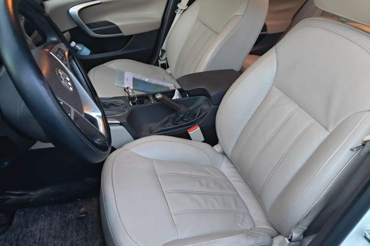 Used Buick Regal 2011 2.4L SIDI Elite Edition Left Front Seat