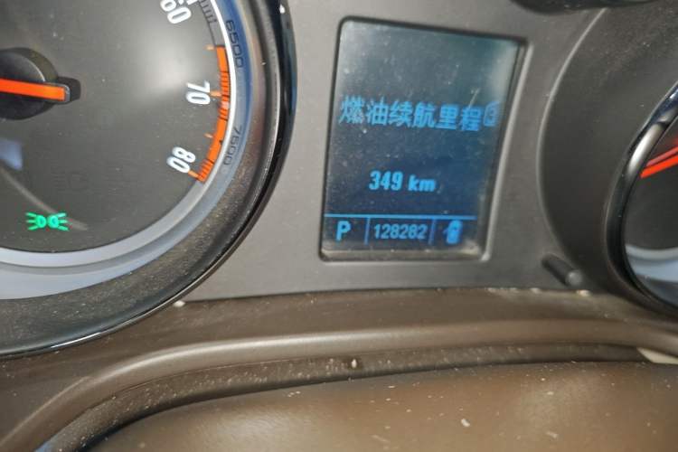 Used Buick Regal 2011 2.0L Comfort Edition Odometer Close Up