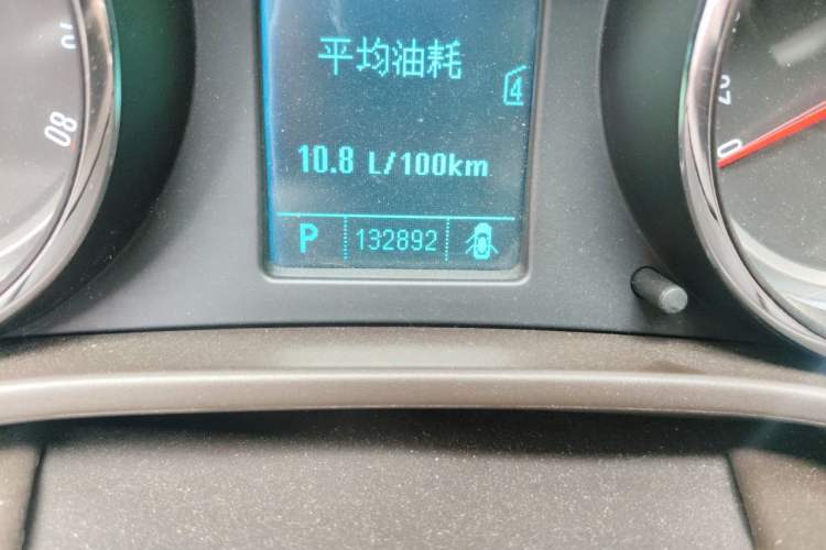 Used Buick Regal 2011 2.0L Comfort Edition Odometer Close Up