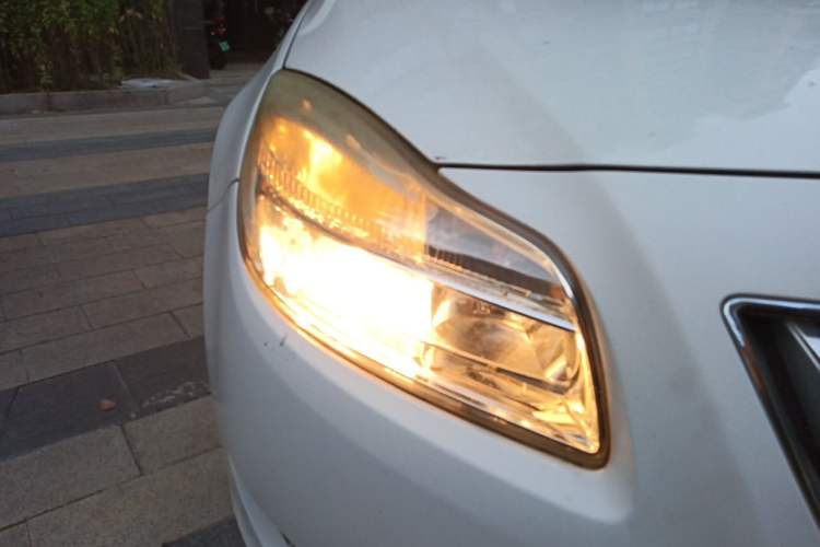 Used Buick Regal 2011 2.0L Comfort Edition Right Front Headlight