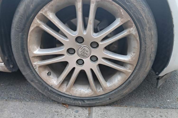 Used Buick Regal 2011 2.4L SIDI Elite Edition Right Front Wheel Hub