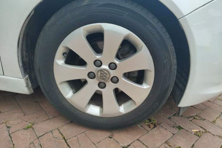 Used Buick Regal 2011 2.0L Comfort Edition Right Front Wheel Hub