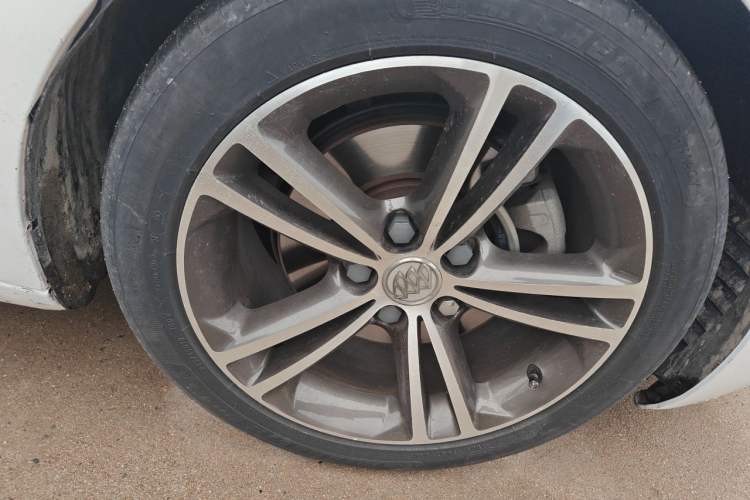 Used Buick Regal 2011 GS 2.0T Super Sport Edition Right Front Wheel Hub