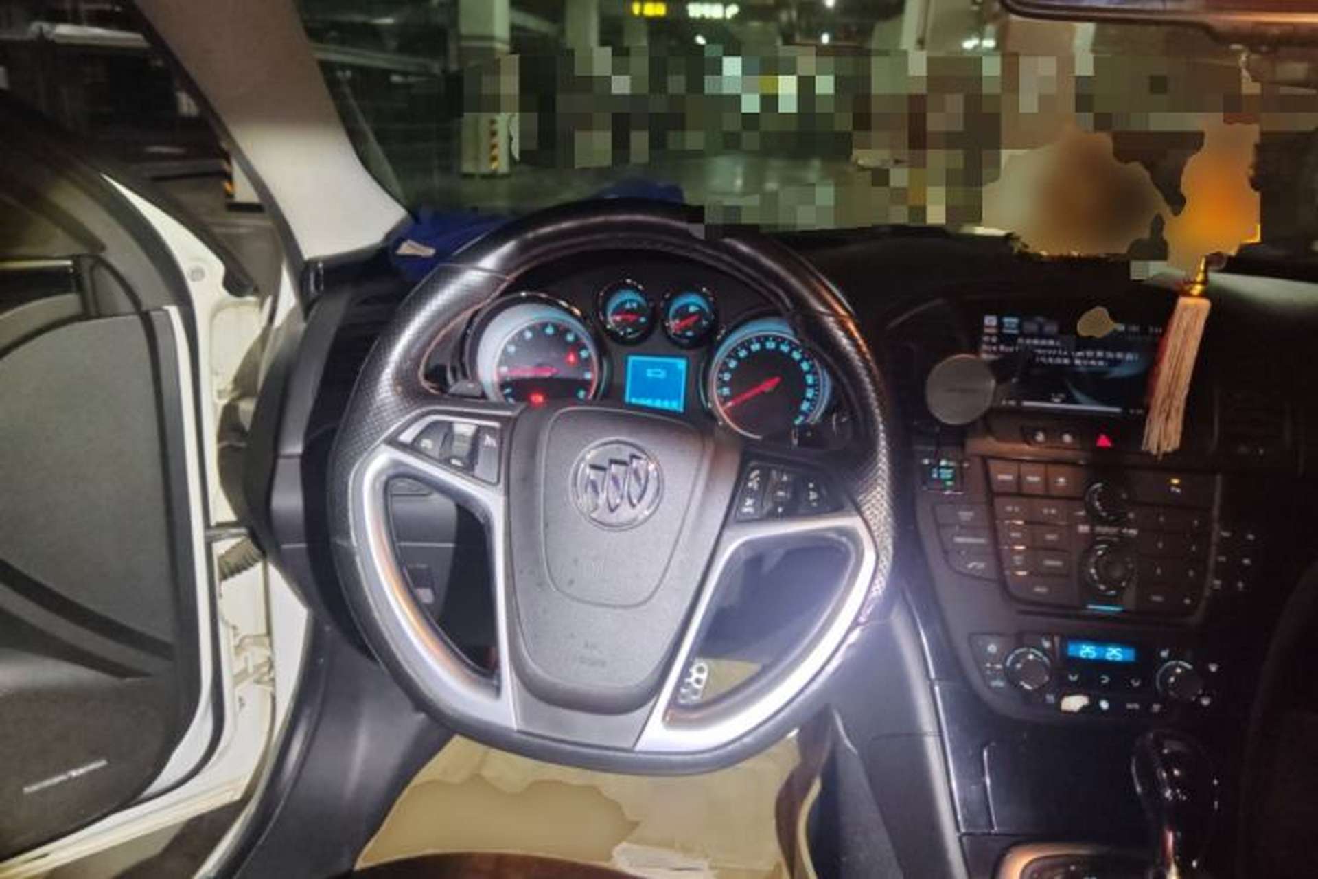 Used Buick Regal 2011 GS 2.0T Super Sport Edition Steering Wheel