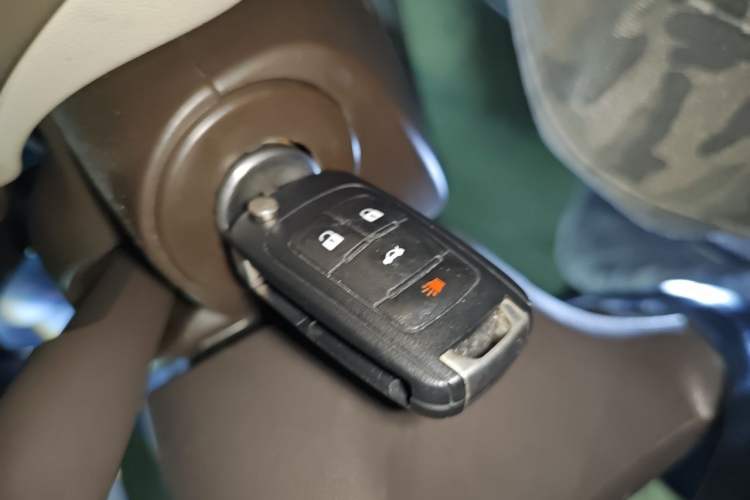 Used Buick Regal 2011 2.0L Comfort Edition Vehicle Key