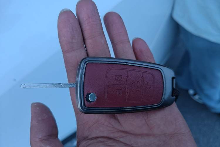 Used Buick Regal 2011 2.4L SIDI Elite Edition Vehicle Key