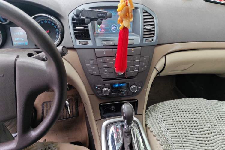 Used Buick Regal 2011 2.0L Comfort Edition Audio And AC Panel