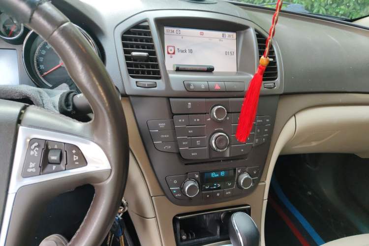 Used Buick Regal 2011 2.4L SIDI Flagship Edition Audio And AC Panel