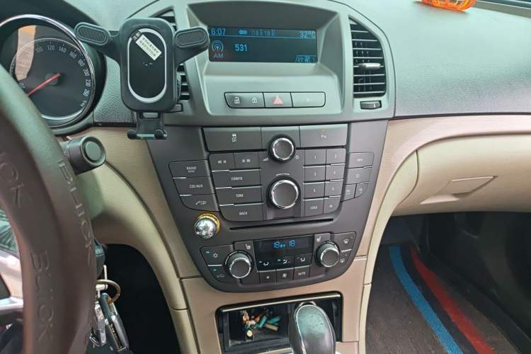 Used Buick Regal 2011 2.0L Comfort Edition Audio And AC Panel