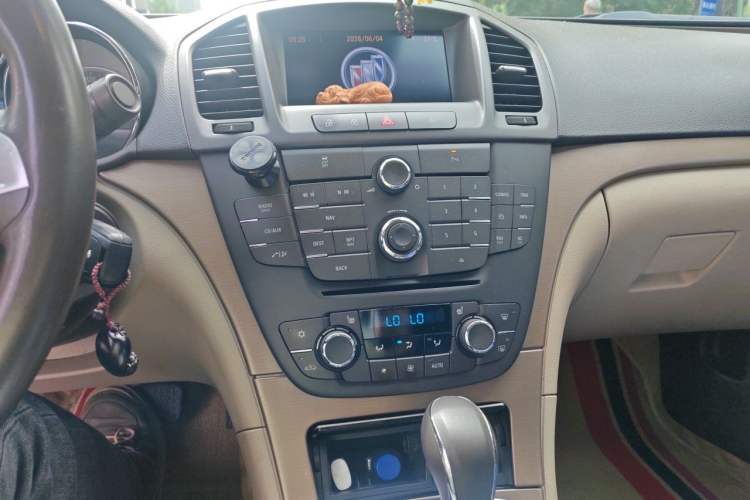 Used Buick Regal 2011 2.4L SIDI Comfort Edition Audio And AC Panel