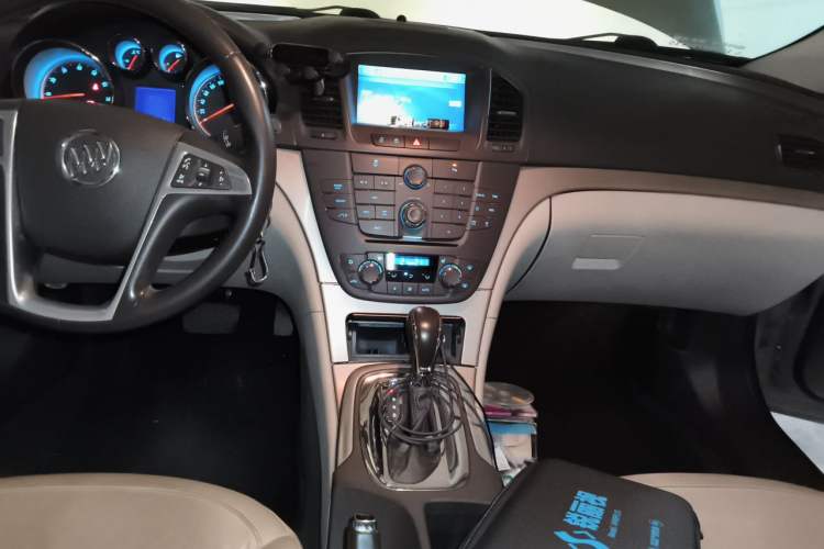 Used Buick Regal 2011 2.4L SIDI Elite Edition Audio And AC Panel