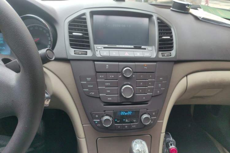 Used Buick Regal 2011 2.0L Comfort Edition Audio And AC Panel