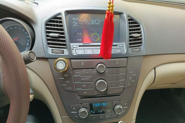 Used Buick Regal 2011 2.0L Comfort Edition Audio And AC Panel