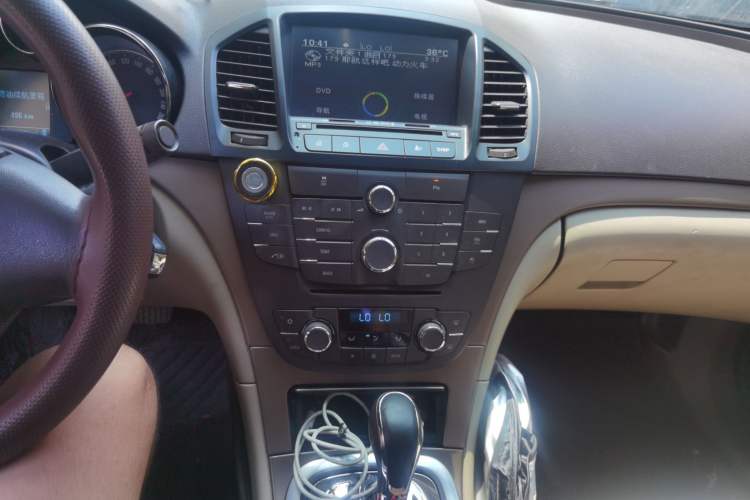 Used Buick Regal 2011 2.0L Comfort Edition Audio And AC Panel
