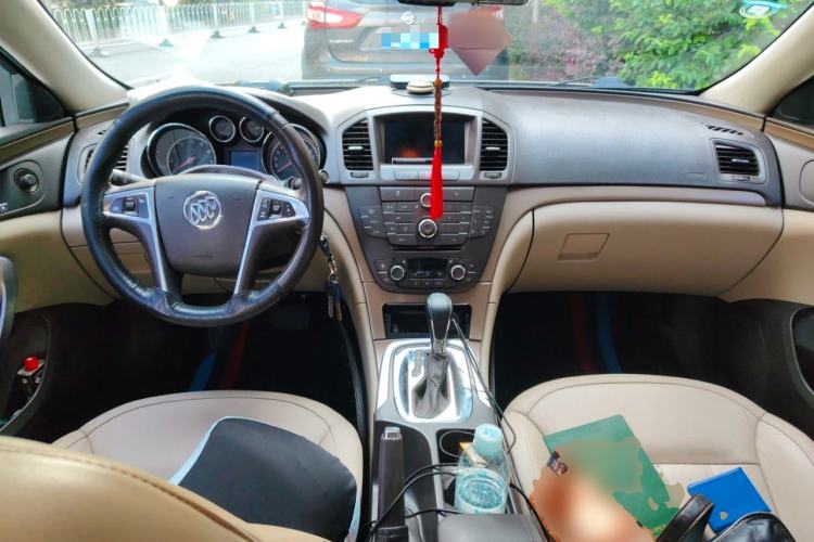 Used Buick Regal 2011 2.4L SIDI Flagship Edition Center Console